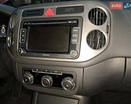 Красный Фольксваген Тигуан, объемом двигателя 1.98 л и пробегом 196 тыс. км за 9500 $, фото 20 на Automoto.ua