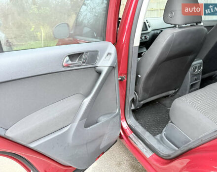 Червоний Фольксваген Тігуан, об'ємом двигуна 1.98 л та пробігом 218 тис. км за 8999 $, фото 52 на Automoto.ua