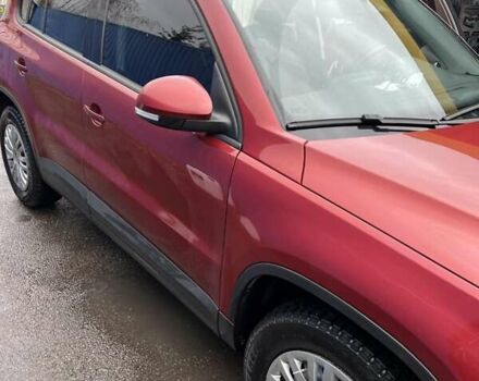 Красный Фольксваген Тигуан, объемом двигателя 1.98 л и пробегом 215 тыс. км за 10500 $, фото 4 на Automoto.ua