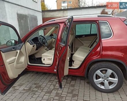 Красный Фольксваген Тигуан, объемом двигателя 1.98 л и пробегом 270 тыс. км за 9000 $, фото 11 на Automoto.ua