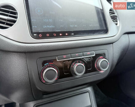 Червоний Фольксваген Тігуан, об'ємом двигуна 1.98 л та пробігом 218 тис. км за 8999 $, фото 44 на Automoto.ua