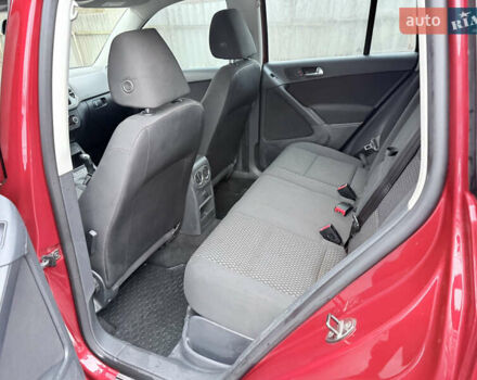 Червоний Фольксваген Тігуан, об'ємом двигуна 1.98 л та пробігом 218 тис. км за 8999 $, фото 53 на Automoto.ua