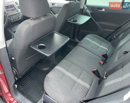 Червоний Фольксваген Тігуан, об'ємом двигуна 2 л та пробігом 232 тис. км за 10900 $, фото 15 на Automoto.ua