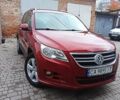 Красный Фольксваген Тигуан, объемом двигателя 1.98 л и пробегом 270 тыс. км за 9000 $, фото 1 на Automoto.ua