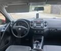 Красный Фольксваген Тигуан, объемом двигателя 2 л и пробегом 237 тыс. км за 9350 $, фото 3 на Automoto.ua