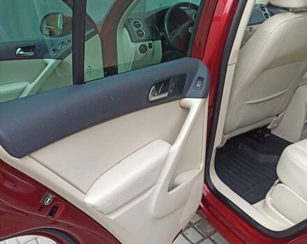 Красный Фольксваген Тигуан, объемом двигателя 1.98 л и пробегом 270 тыс. км за 9000 $, фото 10 на Automoto.ua