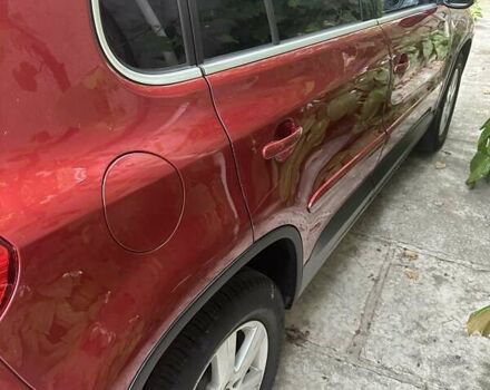 Красный Фольксваген Тигуан, объемом двигателя 2 л и пробегом 238 тыс. км за 12000 $, фото 1 на Automoto.ua