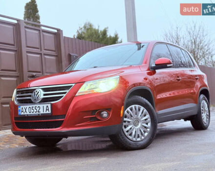 Червоний Фольксваген Тігуан, об'ємом двигуна 1.98 л та пробігом 218 тис. км за 8999 $, фото 4 на Automoto.ua