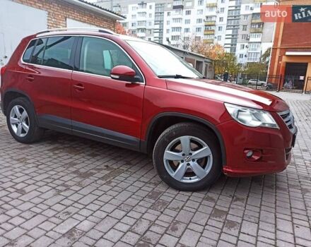 Красный Фольксваген Тигуан, объемом двигателя 1.98 л и пробегом 270 тыс. км за 9000 $, фото 4 на Automoto.ua