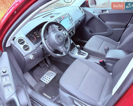 Червоний Фольксваген Тігуан, об'ємом двигуна 1.98 л та пробігом 218 тис. км за 8999 $, фото 9 на Automoto.ua