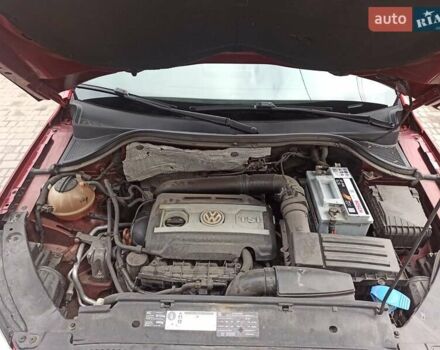 Красный Фольксваген Тигуан, объемом двигателя 1.98 л и пробегом 270 тыс. км за 9000 $, фото 22 на Automoto.ua
