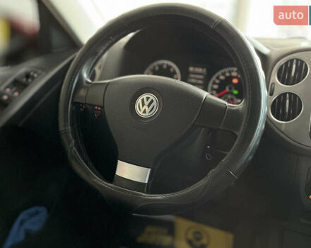 Красный Фольксваген Тигуан, объемом двигателя 2 л и пробегом 108 тыс. км за 12700 $, фото 16 на Automoto.ua