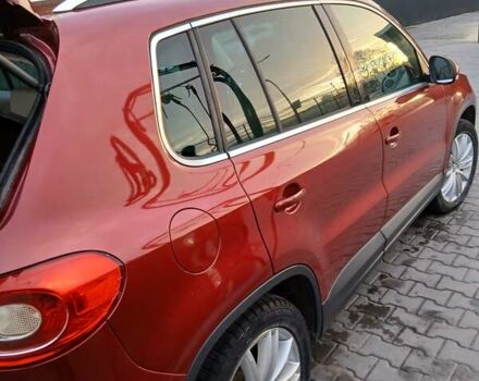 Красный Фольксваген Тигуан, объемом двигателя 2 л и пробегом 173 тыс. км за 12200 $, фото 3 на Automoto.ua