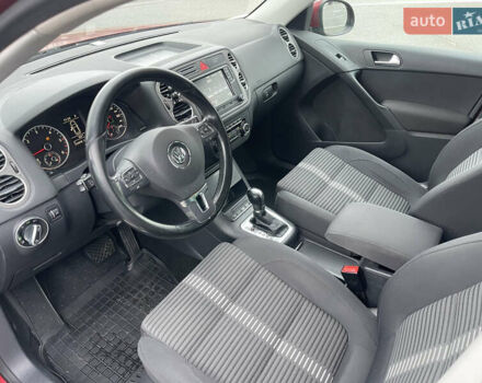 Червоний Фольксваген Тігуан, об'ємом двигуна 2 л та пробігом 232 тис. км за 10900 $, фото 8 на Automoto.ua