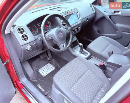 Червоний Фольксваген Тігуан, об'ємом двигуна 1.98 л та пробігом 218 тис. км за 8999 $, фото 14 на Automoto.ua