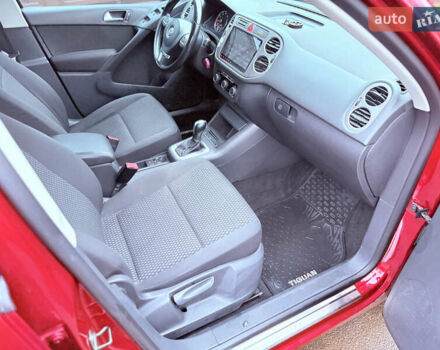 Червоний Фольксваген Тігуан, об'ємом двигуна 1.98 л та пробігом 218 тис. км за 8999 $, фото 23 на Automoto.ua