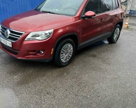 Красный Фольксваген Тигуан, объемом двигателя 1.98 л и пробегом 215 тыс. км за 10500 $, фото 1 на Automoto.ua