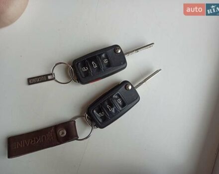 Красный Фольксваген Тигуан, объемом двигателя 1.98 л и пробегом 270 тыс. км за 9000 $, фото 21 на Automoto.ua