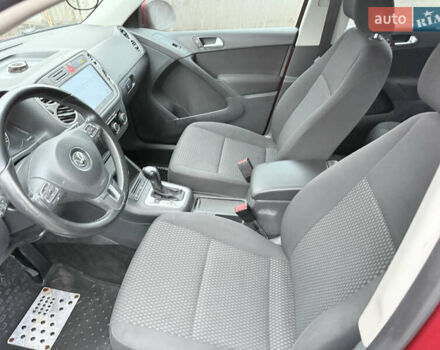 Червоний Фольксваген Тігуан, об'ємом двигуна 1.98 л та пробігом 218 тис. км за 8999 $, фото 38 на Automoto.ua