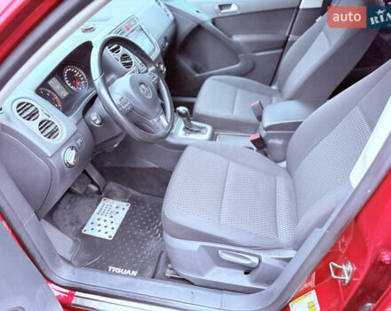 Червоний Фольксваген Тігуан, об'ємом двигуна 1.98 л та пробігом 218 тис. км за 8999 $, фото 13 на Automoto.ua