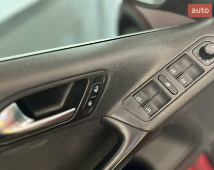 Красный Фольксваген Тигуан, объемом двигателя 2 л и пробегом 108 тыс. км за 12700 $, фото 12 на Automoto.ua