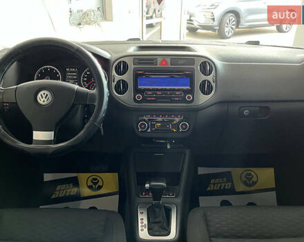 Красный Фольксваген Тигуан, объемом двигателя 2 л и пробегом 108 тыс. км за 12700 $, фото 15 на Automoto.ua