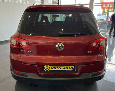 Красный Фольксваген Тигуан, объемом двигателя 2 л и пробегом 108 тыс. км за 12700 $, фото 5 на Automoto.ua