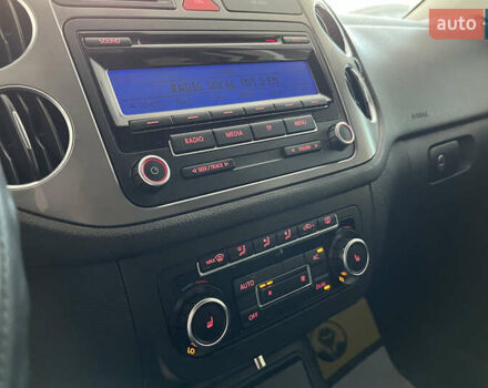 Красный Фольксваген Тигуан, объемом двигателя 2 л и пробегом 108 тыс. км за 12700 $, фото 20 на Automoto.ua