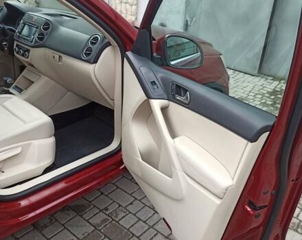 Красный Фольксваген Тигуан, объемом двигателя 1.98 л и пробегом 270 тыс. км за 9000 $, фото 14 на Automoto.ua