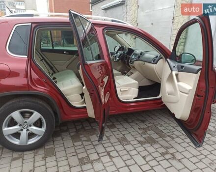 Красный Фольксваген Тигуан, объемом двигателя 1.98 л и пробегом 270 тыс. км за 9000 $, фото 17 на Automoto.ua
