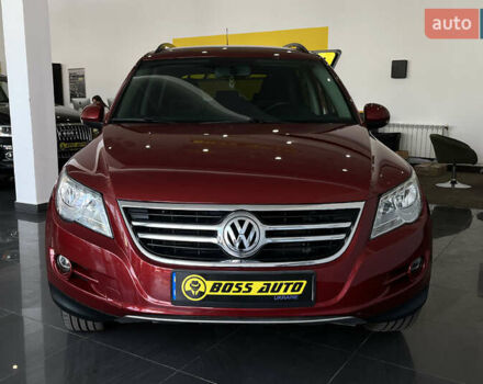 Красный Фольксваген Тигуан, объемом двигателя 2 л и пробегом 108 тыс. км за 12700 $, фото 1 на Automoto.ua