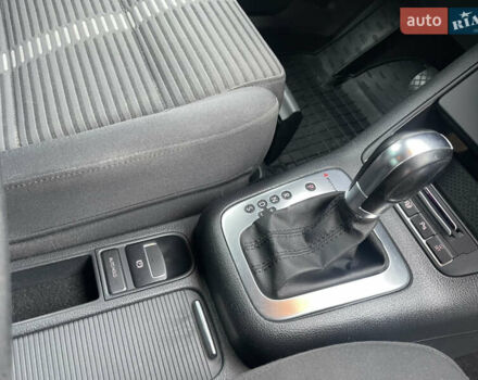 Червоний Фольксваген Тігуан, об'ємом двигуна 2 л та пробігом 232 тис. км за 10900 $, фото 13 на Automoto.ua