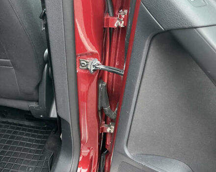 Червоний Фольксваген Тігуан, об'ємом двигуна 2 л та пробігом 232 тис. км за 10900 $, фото 28 на Automoto.ua