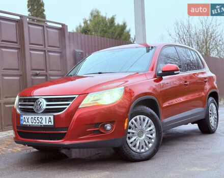 Червоний Фольксваген Тігуан, об'ємом двигуна 1.98 л та пробігом 218 тис. км за 8999 $, фото 3 на Automoto.ua