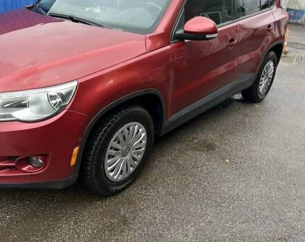 Красный Фольксваген Тигуан, объемом двигателя 1.98 л и пробегом 215 тыс. км за 10500 $, фото 2 на Automoto.ua
