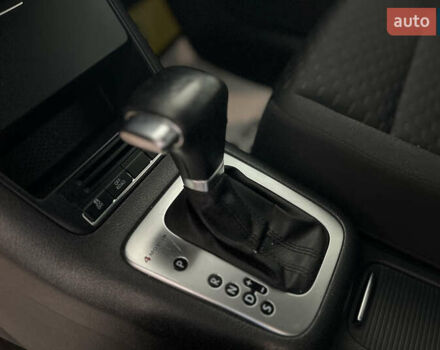 Красный Фольксваген Тигуан, объемом двигателя 2 л и пробегом 108 тыс. км за 12700 $, фото 14 на Automoto.ua