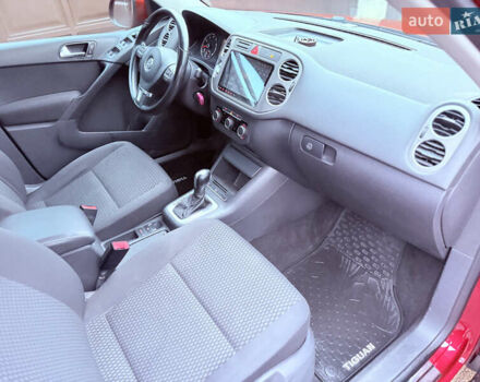 Червоний Фольксваген Тігуан, об'ємом двигуна 1.98 л та пробігом 218 тис. км за 8999 $, фото 22 на Automoto.ua