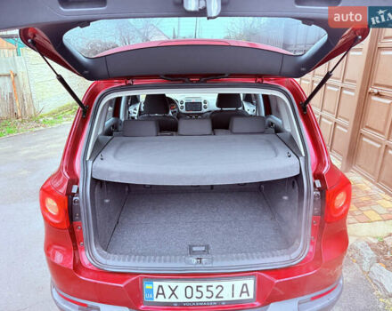 Червоний Фольксваген Тігуан, об'ємом двигуна 1.98 л та пробігом 218 тис. км за 8999 $, фото 2 на Automoto.ua