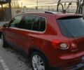 Красный Фольксваген Тигуан, объемом двигателя 2 л и пробегом 173 тыс. км за 12200 $, фото 1 на Automoto.ua