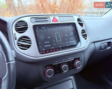 Червоний Фольксваген Тігуан, об'ємом двигуна 1.98 л та пробігом 218 тис. км за 8999 $, фото 12 на Automoto.ua