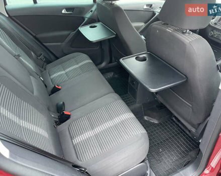 Червоний Фольксваген Тігуан, об'ємом двигуна 2 л та пробігом 232 тис. км за 10900 $, фото 16 на Automoto.ua