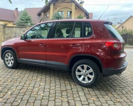 Красный Фольксваген Тигуан, объемом двигателя 2 л и пробегом 237 тыс. км за 9350 $, фото 2 на Automoto.ua