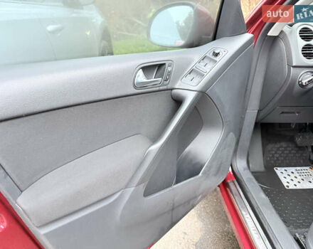 Червоний Фольксваген Тігуан, об'ємом двигуна 1.98 л та пробігом 218 тис. км за 8999 $, фото 50 на Automoto.ua