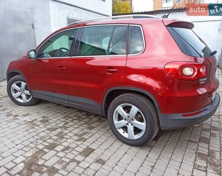 Красный Фольксваген Тигуан, объемом двигателя 1.98 л и пробегом 270 тыс. км за 9000 $, фото 9 на Automoto.ua