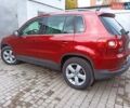 Красный Фольксваген Тигуан, объемом двигателя 1.98 л и пробегом 270 тыс. км за 9000 $, фото 9 на Automoto.ua