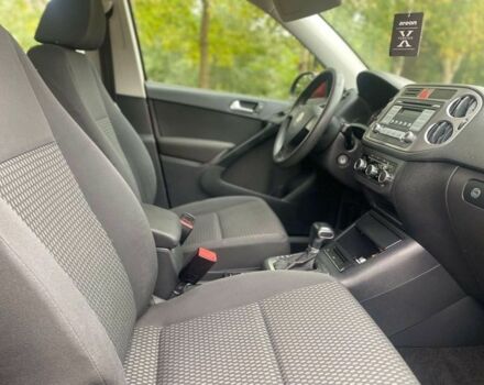 Красный Фольксваген Тигуан, объемом двигателя 2 л и пробегом 237 тыс. км за 9350 $, фото 6 на Automoto.ua