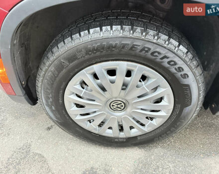 Червоний Фольксваген Тігуан, об'ємом двигуна 1.98 л та пробігом 218 тис. км за 8999 $, фото 33 на Automoto.ua