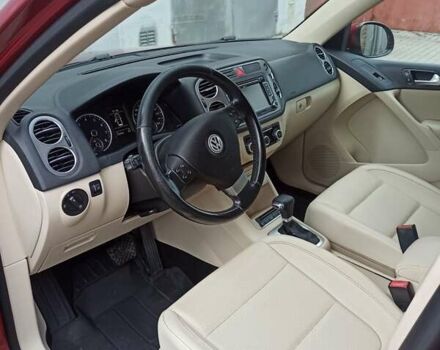 Красный Фольксваген Тигуан, объемом двигателя 1.98 л и пробегом 270 тыс. км за 9000 $, фото 15 на Automoto.ua