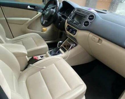 Красный Фольксваген Тигуан, объемом двигателя 1.98 л и пробегом 265 тыс. км за 10500 $, фото 2 на Automoto.ua