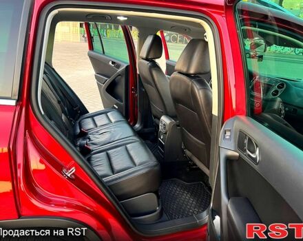 Красный Фольксваген Тигуан, объемом двигателя 2 л и пробегом 205 тыс. км за 13800 $, фото 9 на Automoto.ua